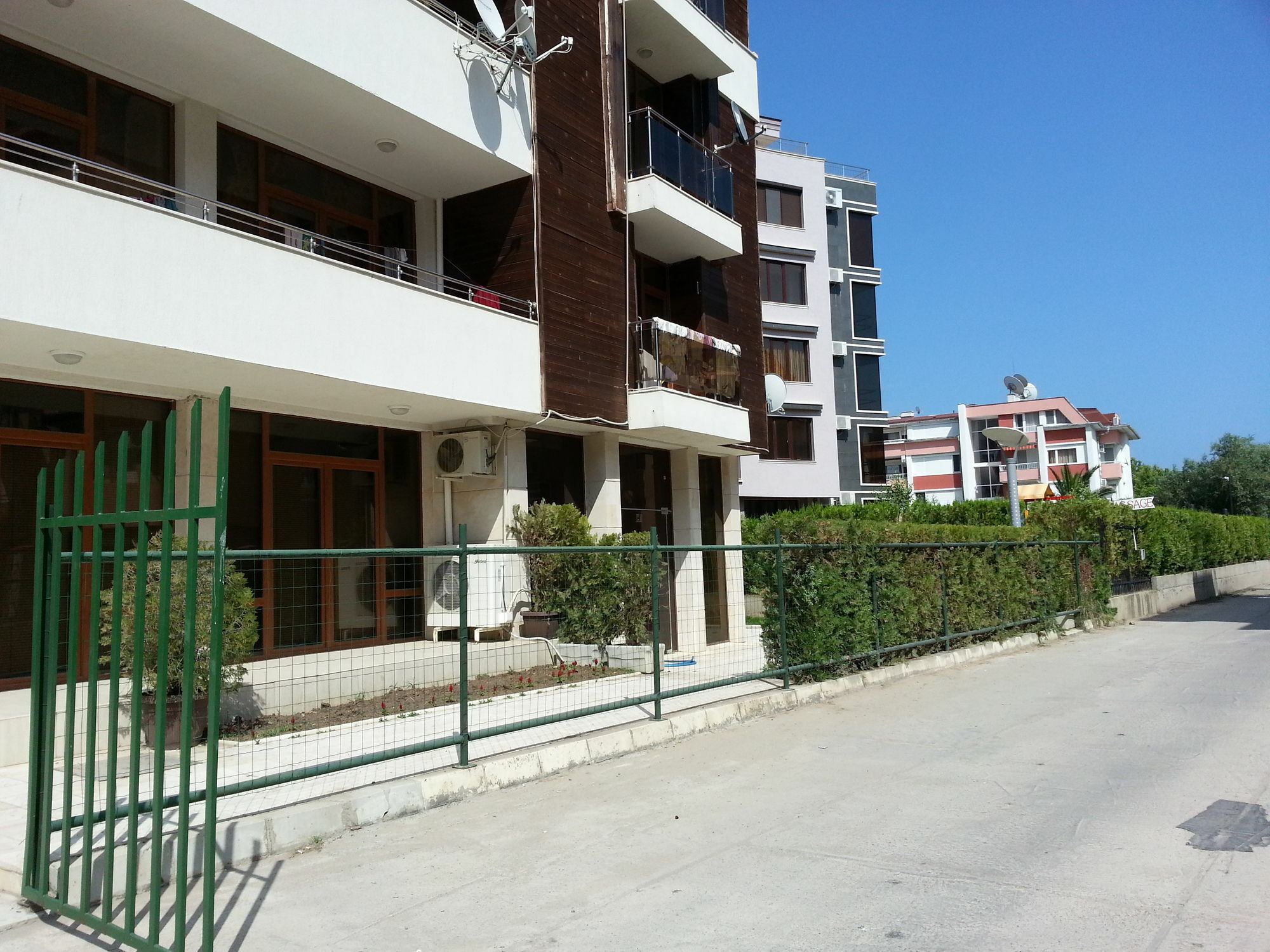 Eden - Menada Apartments Slantschew brjag Exterior foto